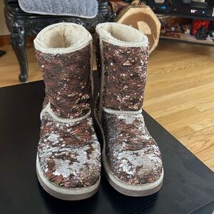 Uggs so 7 excellent condition.